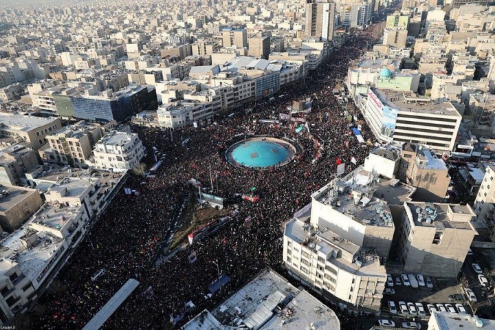伊朗政权不久前面临着大规模的抗议活动，而这些抗议活动因苏莱曼尼的遇害而受到削弱。数百万人参加了他的葬礼游行。 //图片来源：合理使用