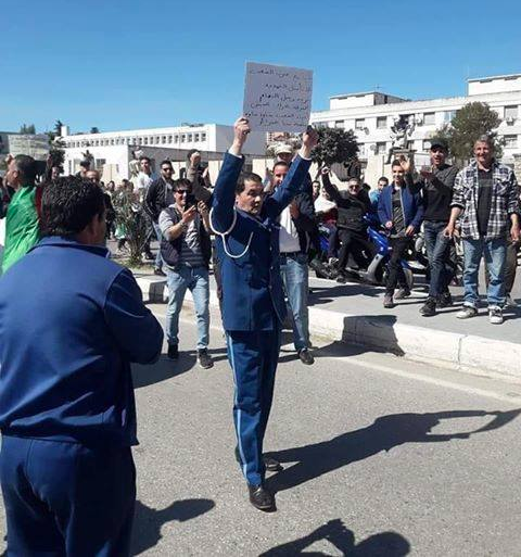 Today cop in Béjaïa supports protests Image Lotfi DK