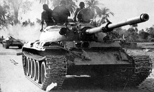 Los tanques T-55 del ejército indio de camino a Dacca