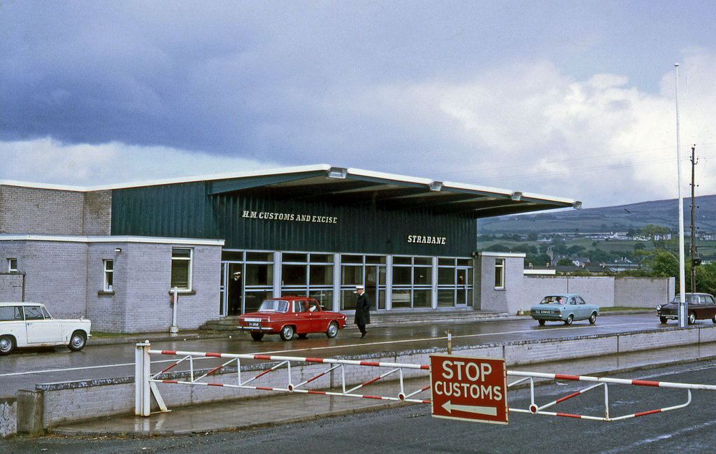 Northern Ireland customs border 1968 Image Flickr Henrikjon