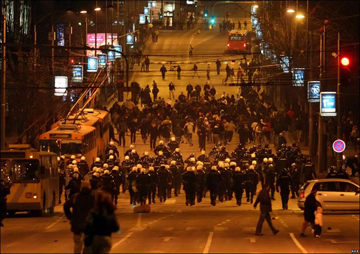 Nationalist riot in Belgrade after news of Kosovar independence