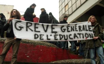 The power of the strike is already beginning to show its effects. Many university presidencies have now declared their opposition to the Pécresse reforms, despite most not giving their formal support to strikers. Photo by farfahinne on Flickr.