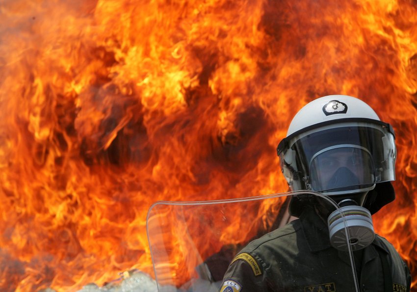 Greece in flames - Photo: PIAZZA del POPOLO