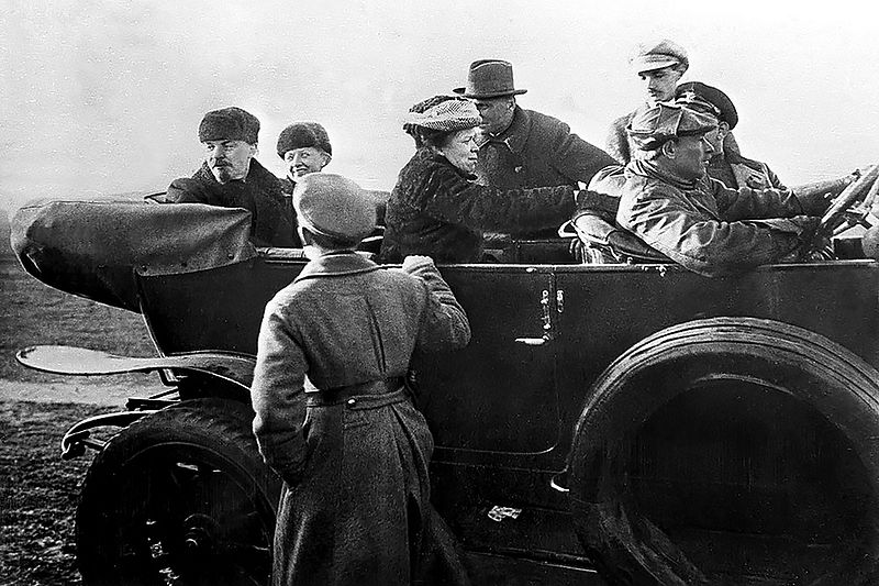 Lenin Krupskaya and Ulyanova in car at Red Army parade Image public domain