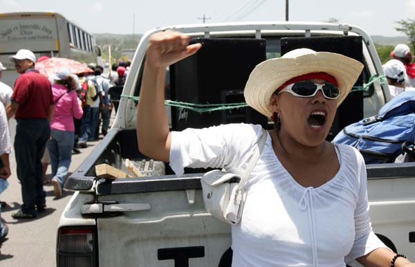 Marcha de Frente Nacional de Resistencia Contra el Golpe de Estado, 10 de Agosto. Foto: indymedia Chiapas.