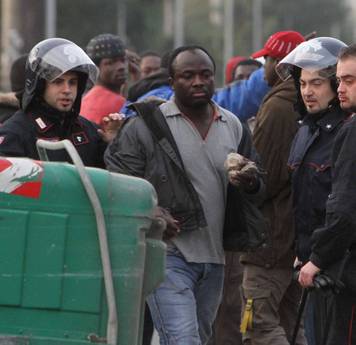 Italy: The revolt of the Rosarno orange pickers against racism