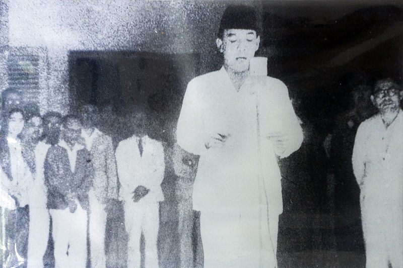 Sukarno declares indepndence Image public domain