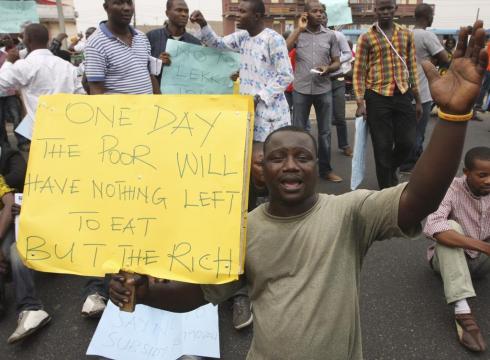 Nigeria fuel price protest turns violent 51PQQPE x large
