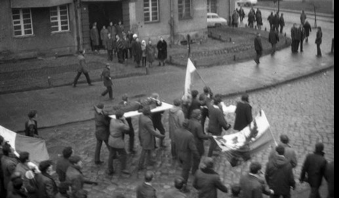 Janek Wiśniewski and the blood stained flags Image Polskie Radio