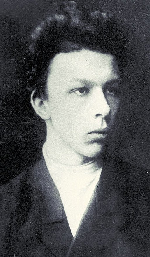 亚历山大·乌里亚诺夫——列宁的哥 哥，他因参与刺杀沙皇亚历山大二世而 在22岁时被处决。