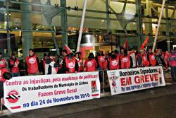 Airport workers on strike. Photo: CGTP