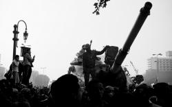 January 29 - Demonstrators climb upon tanks in Tahrir square - Photo: 3arabwy