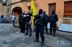 patriotwolfsangel - Nazis de "Patriotas de Ucrania" se juramentan para el Batallón Azov del Ministerio del Interior