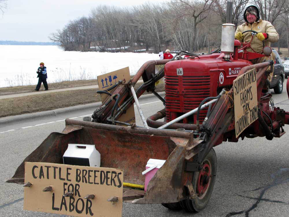 Farmers for labor. Photo: Robin Davies