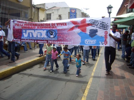 Marcha y carabana de los trabajadores de Vivex a Caracas