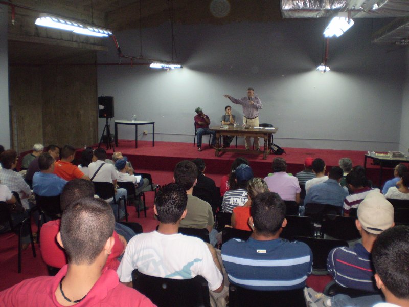 Venezuela: Más de 100 personas escuchan a Alan Woods hablar sobre Reformismo o revolución en la Biblioteca Nacional de Caracas