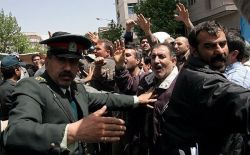 El  descontento con el régimen sigue en<br />
Irán