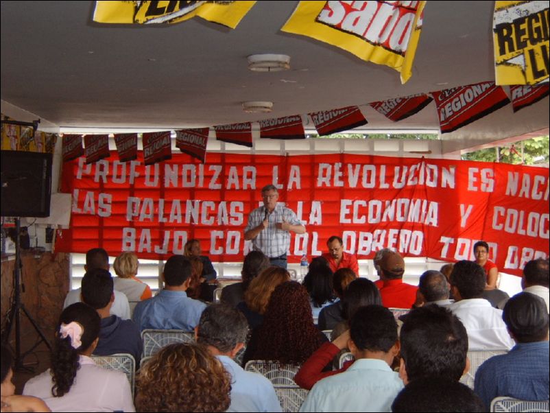 Alan Woods speaking in Barquisimeto