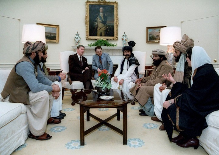 1024px Reagan sitting with people from the Afghanistan Pakistan region in February 1983 Image public domain