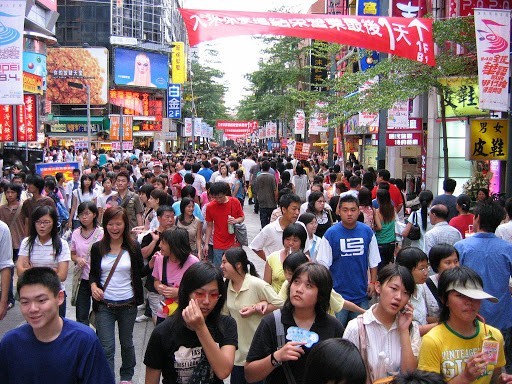 年輕人未來將在群眾衝撞台灣既有體制的過程中扮演重要角色。//圖片來源：維基百科，Richy