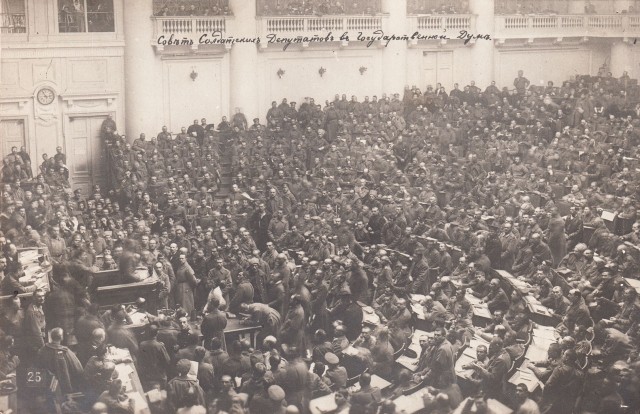 1917 Imagen de la Asamblea Soviética de Petrogrado Wikimedia Commons