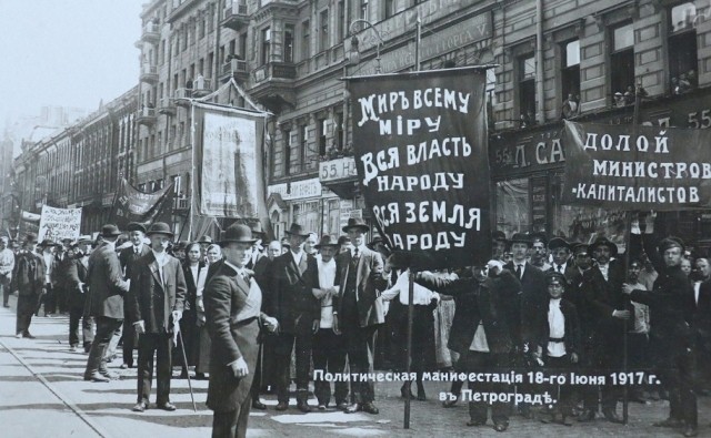 彼得格勒的政治示威。//圖片來源：維基共享資源