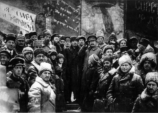 列宁、托洛茨基和人民群众。//图片来源: 维基共享资源