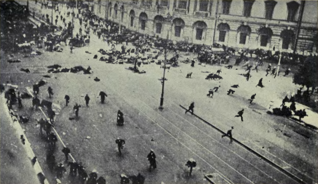 Disturbios en la prospekt Nevsky en Petrogrado Imagen Wikimedia Commons