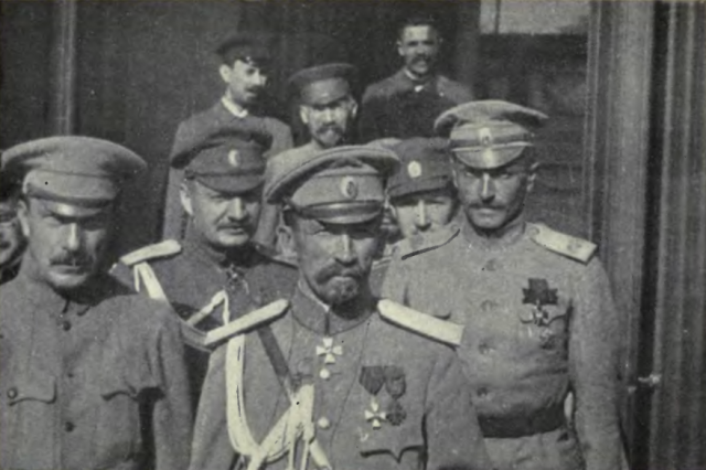 科爾尼洛夫（Kornilov）將軍和他的參謀人員。//圖片來源：維基共享資源
