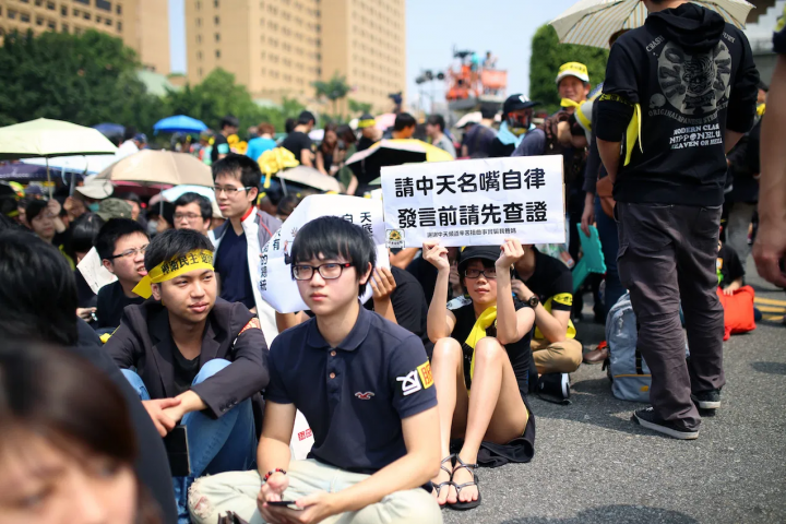 自1990年代以来，台湾最大的群众运动都是由学生而非工人阶级组织领导的。//图片来源：Toomore Chiang，Flickr (CC)