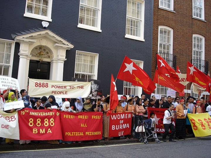 1980年代中期出现了广泛的学生抗议活动，最终导致了被人们称之为8888的人民起义。//图片來源：Kwantonge