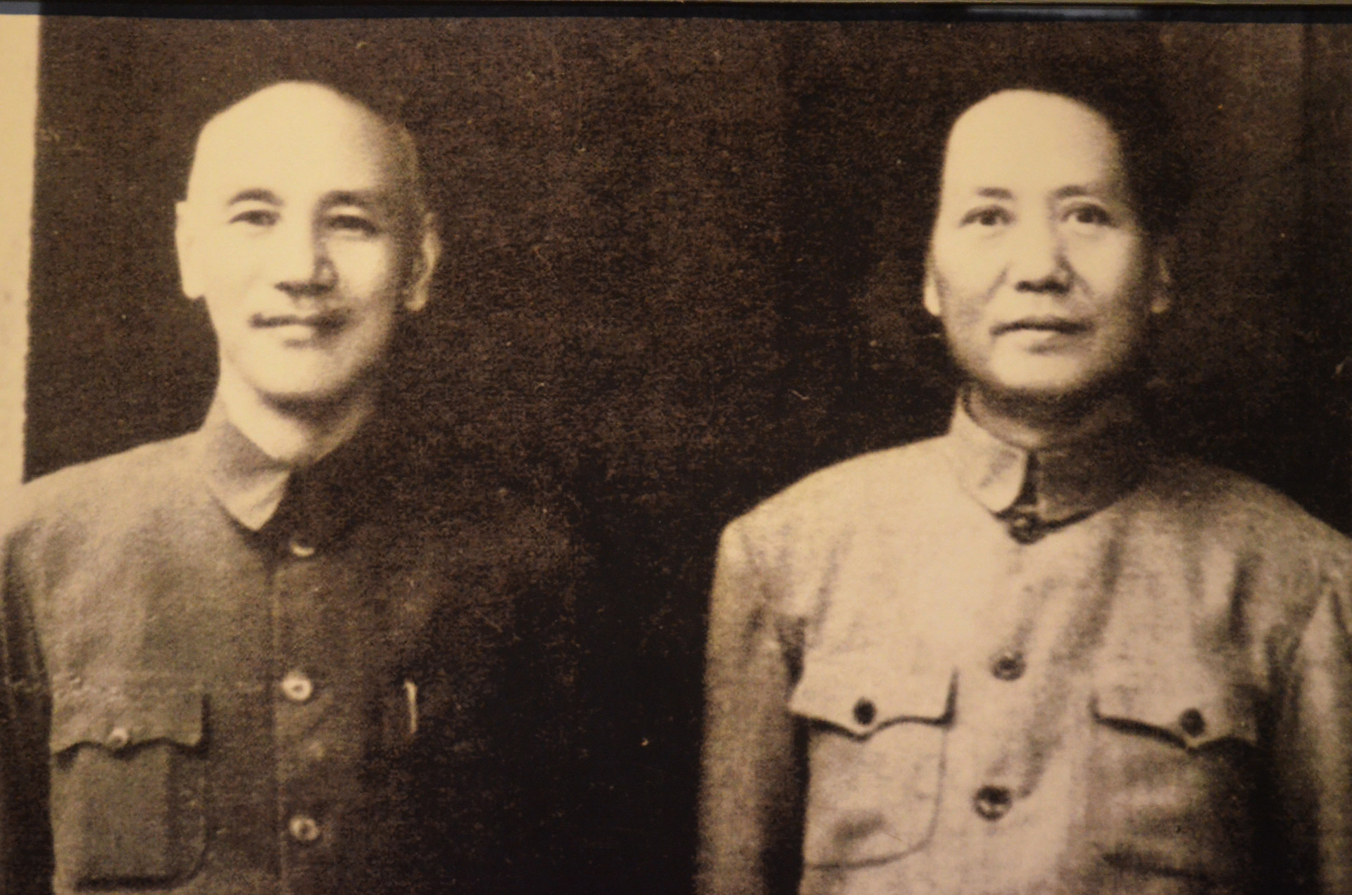 毛澤東和他的農民軍迫使以蔣介石的國民黨為首的反革命資產階級逃到台灣。//圖片來源：公共領域