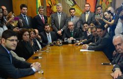Miguel Reale Jr. e Maria Bicudo entregam a Eduardo Cunha o pedido de impeachment de Dilma Rousseff -  Wilson Dias - Agência Brasil CC BY 3.0 br