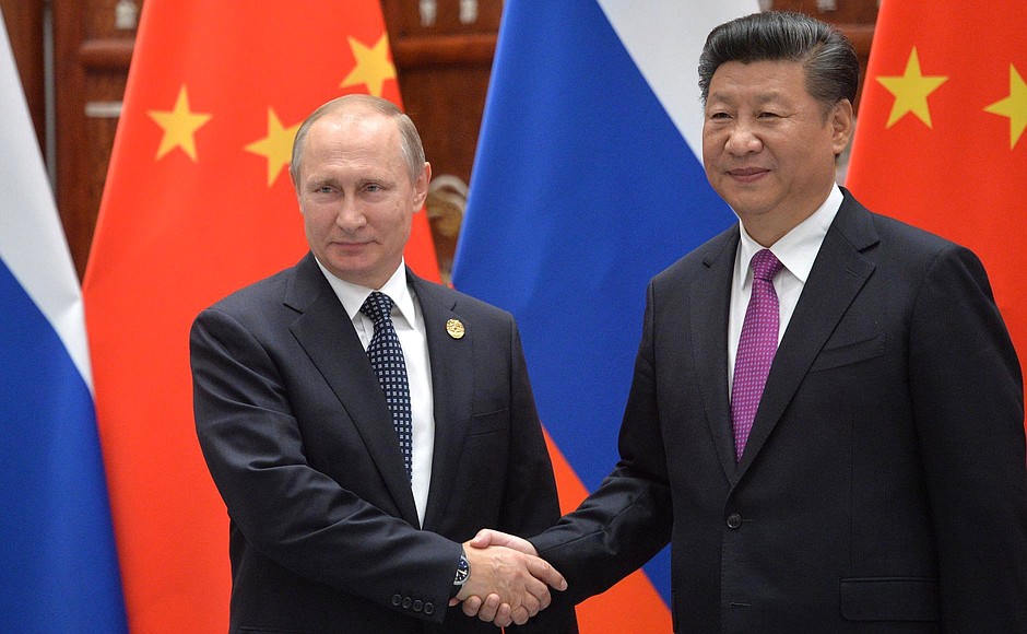 Xi Jinping shakes hands with Putin Image kremlin.ru