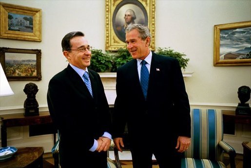 Alvaro Uribe and G Bush Image White House