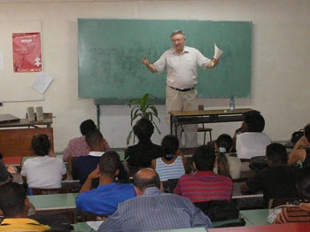 Alan Woods speaks at the University of Santiago de Cuba