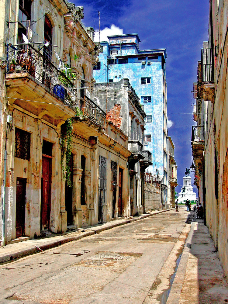 Colonial buildings in Havana. Photo: Rudi Heim