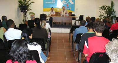 Alan Woods presents his book Bolshevism: the road to revolution at 2007 Havana Book Fair