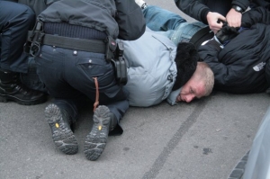 Shop steward Ronni Larsen being arrested by the police in front of the Vestforbrændingen incinerator plant.