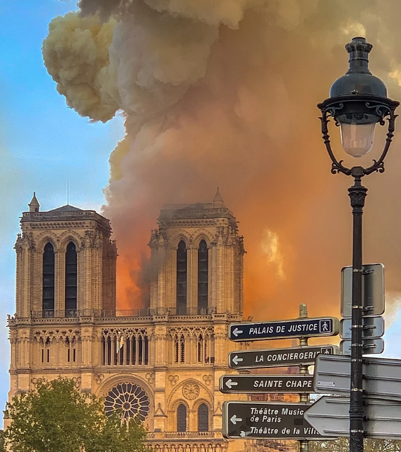 Notre Dame burning 2 Image LeLaisserPasserA38