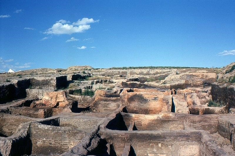 杰利科和恰塔霍裕克已经使用灌溉作为补充生 产的手段。公元前 7,000 年左右，这些定居 点开始衰落，但在那里发生的发展并没有消 失，因为这项技术最终传播到了美索不达米亚 平原。//图片来源：Omar hoftun