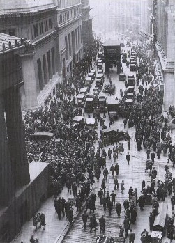 Crowd outside Wall Street 1929
