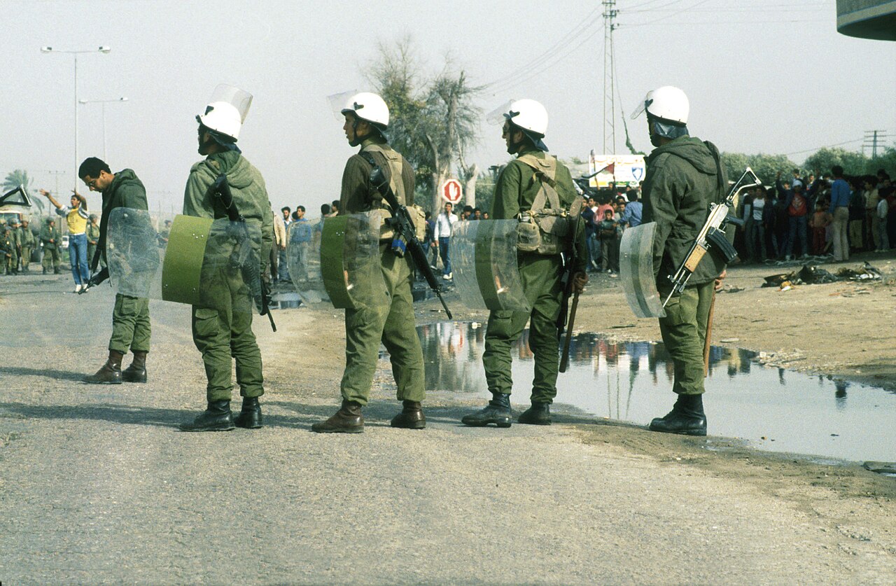 Intifada soldiers Image Efi Sharir Wikimedia Commons