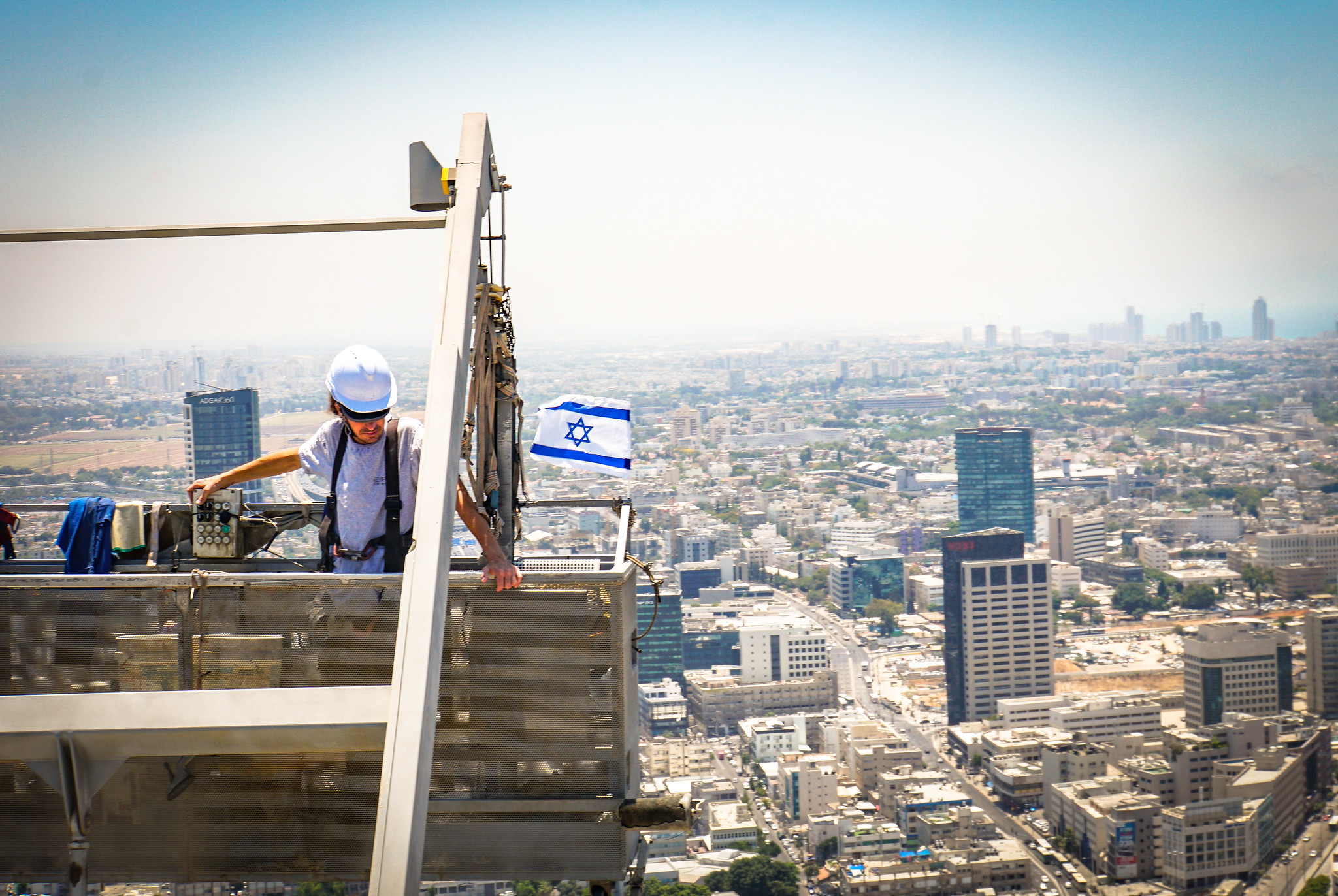 以色列已暂停向从西岸进入以色列的约13万名巴勒斯坦工人发放工作许可证。//图片来源：Ted Eytan, Flickr