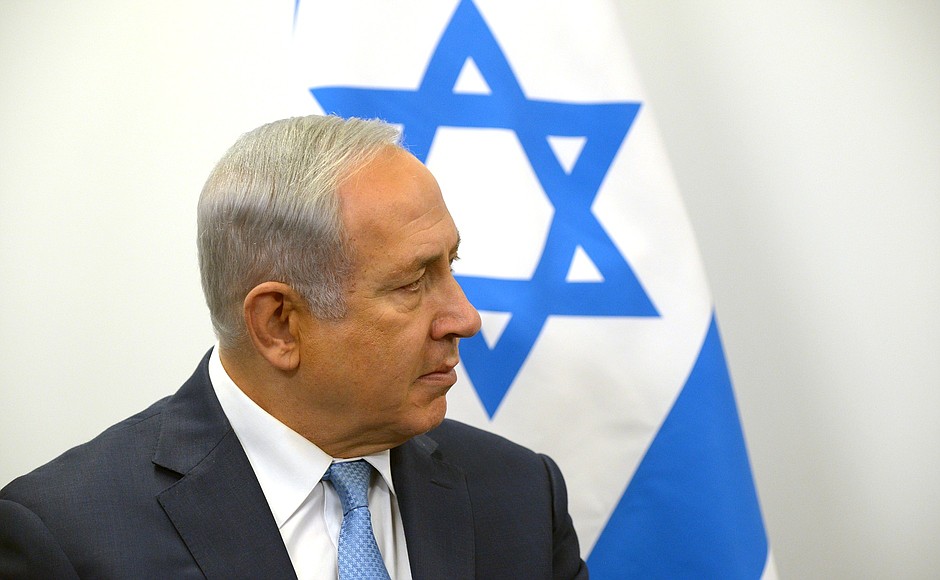 Netanyahu with flag Image Kremlin