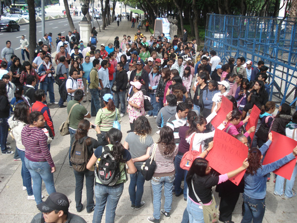Prensa Latina reports on solidarity picket for Cuban Five of IMT in Mexico