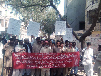 pakistan-protest-against-brutality-at-badin-sugar-mills-2.jpg