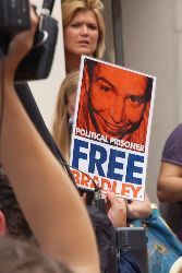 Free Manning plackard outside the Ecuadorian Embassy in London. Photo: Vertigogen