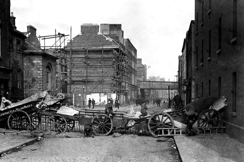1916年复活节起义中的都柏林一街。
