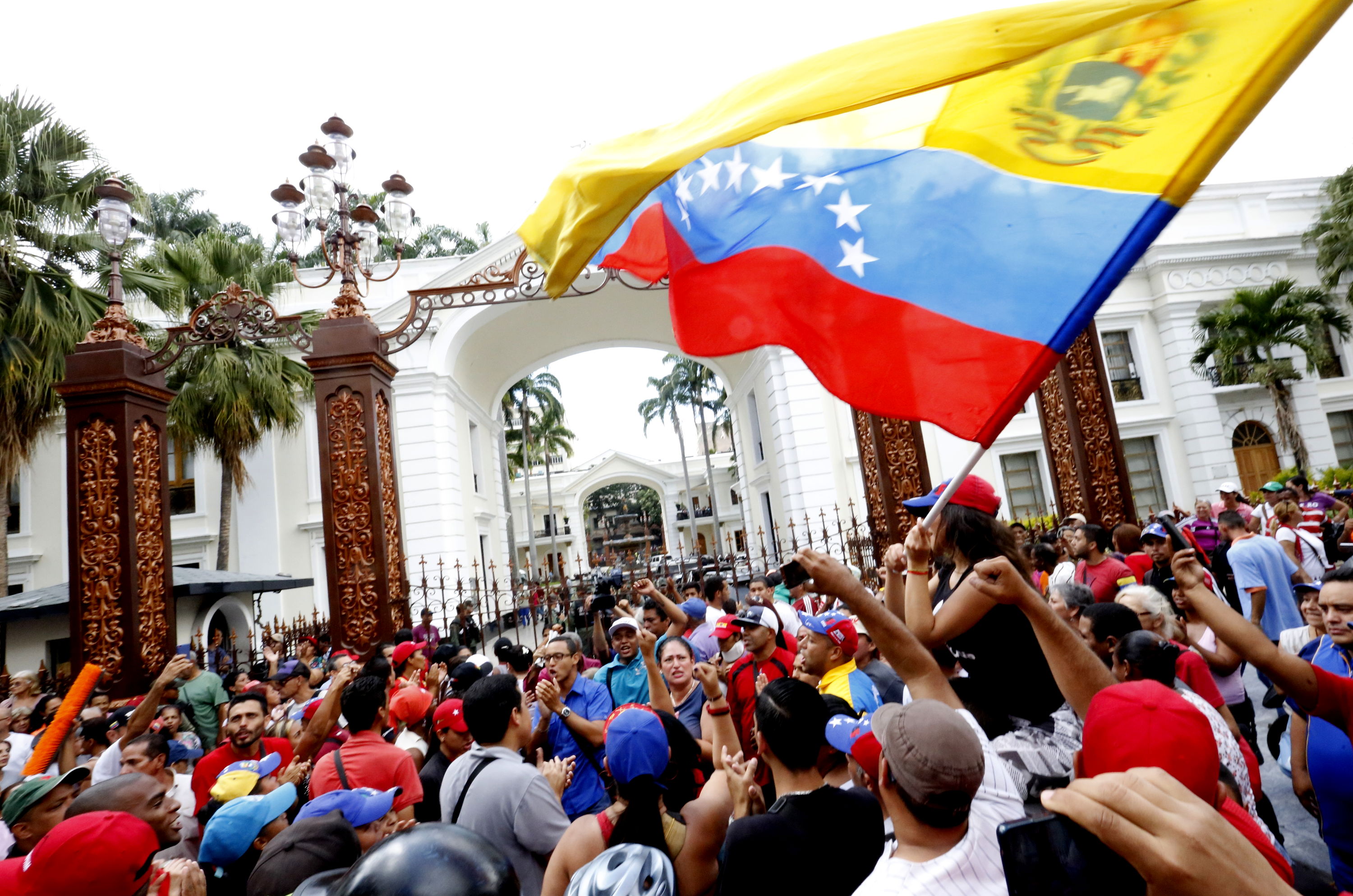 Bolivarians taking over parliament Henry Tesara AVN